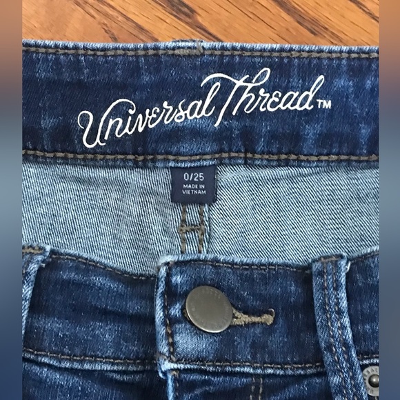 Universal Thread Denim Jean High Rise Distressed Shorts
Pockets Stretch Materia - Picture 9 of 10